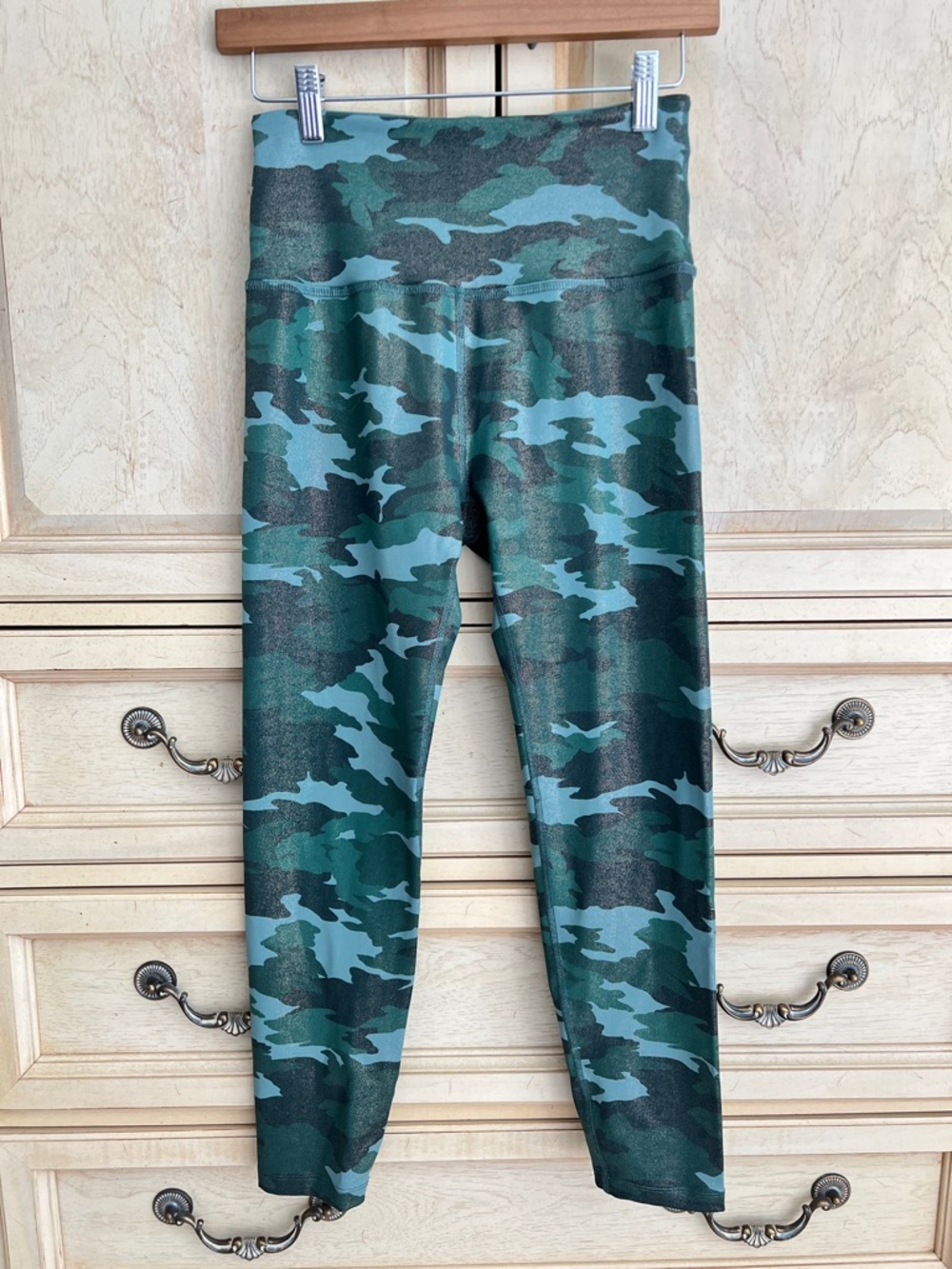 Beyond Yoga Green Camo Dust Lux Powershine High Waisted Leggings - Picture 4 of 10